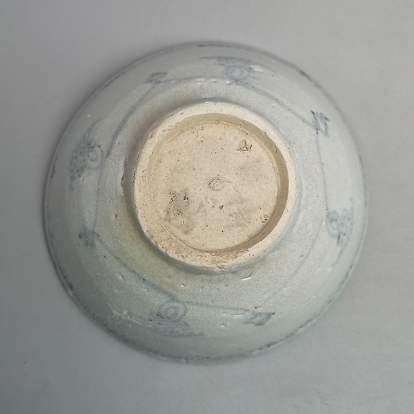 古玩陶瓷明代弘治青花內海螺外折枝花卉紋碗拍賣,當前價格288元