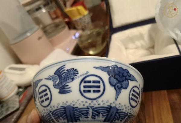 古玩陶瓷青花云鶴八卦紋碗真品鑒賞圖