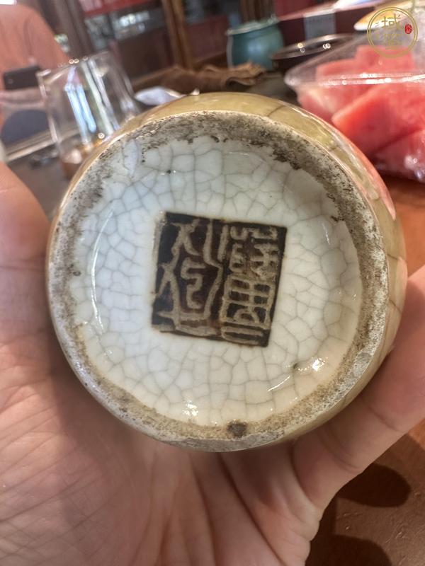 古玩陶瓷清中晚期仿哥釉鐵銹花獅耳瓶真品鑒賞圖