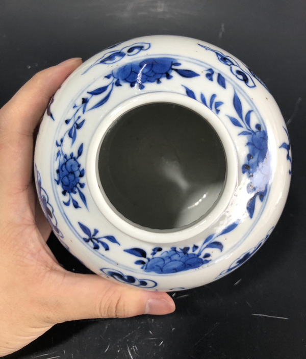 古玩陶瓷青花祥云龍紋蓋罐拍賣,當前價格5000元