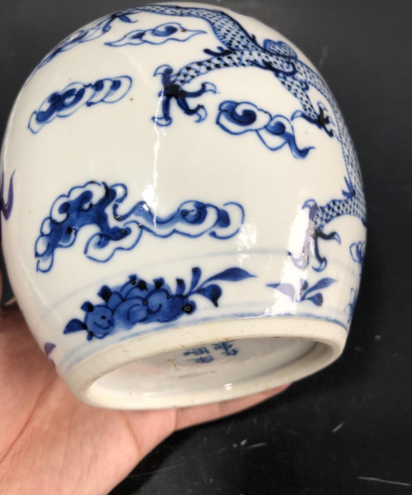 古玩陶瓷青花祥云龍紋蓋罐拍賣,當前價格5000元