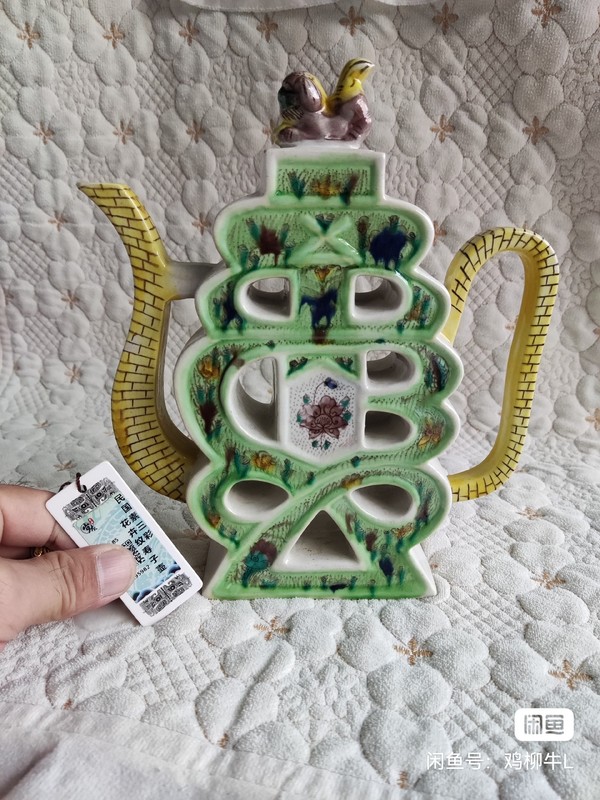 古玩陶瓷民國時期素三彩花卉壽字形執(zhí)壺拍賣,當(dāng)前價格4800元