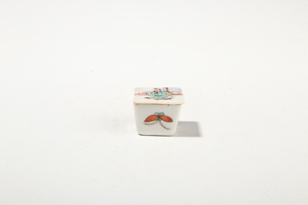 古玩轉(zhuǎn)賣粉彩關(guān)二爺小蓋盒拍賣，當(dāng)前價格159元