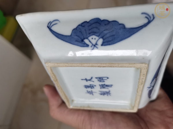 古玩陶瓷青花魚藻紋四方盤真品鑒賞圖