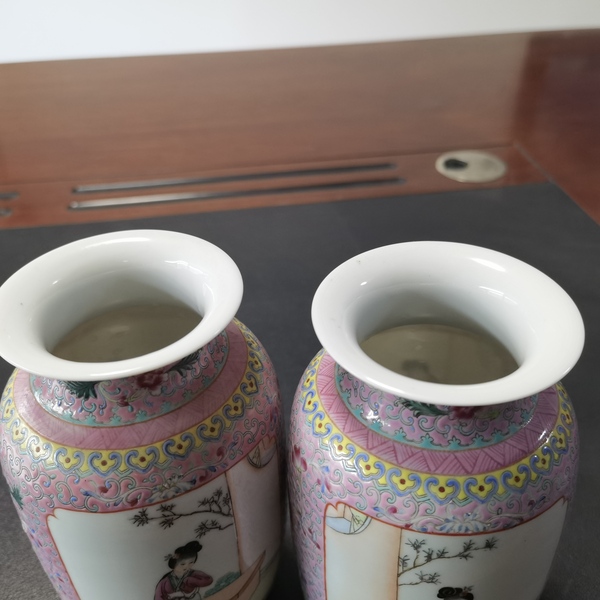 古玩陶瓷粉彩開窗人物紋瓶拍賣,當前價格1500元