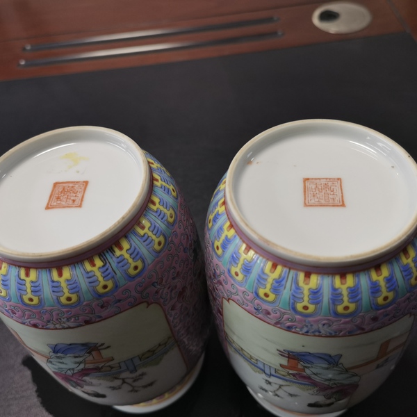 古玩陶瓷粉彩開窗人物紋瓶拍賣,當前價格1500元