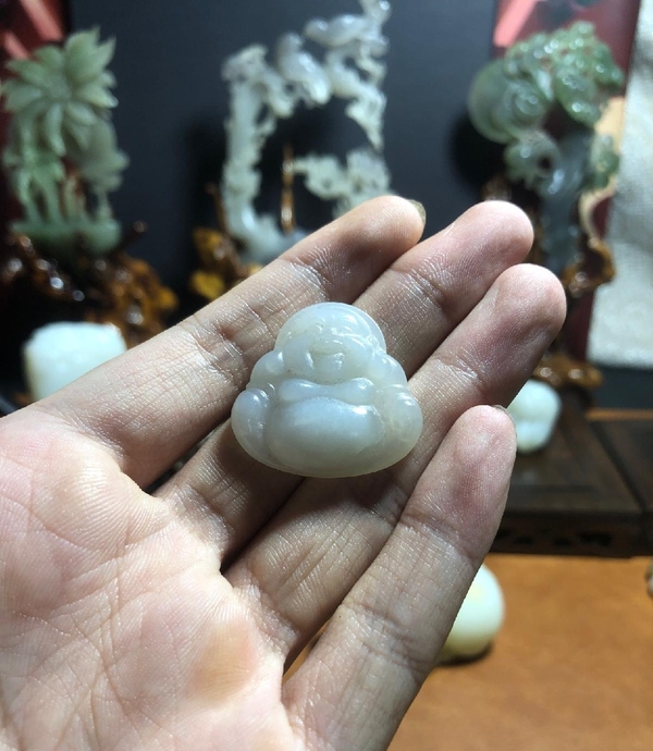 古玩玉器520優(yōu)惠和田玉雕彌勒佛拍賣,當(dāng)前價(jià)格56元