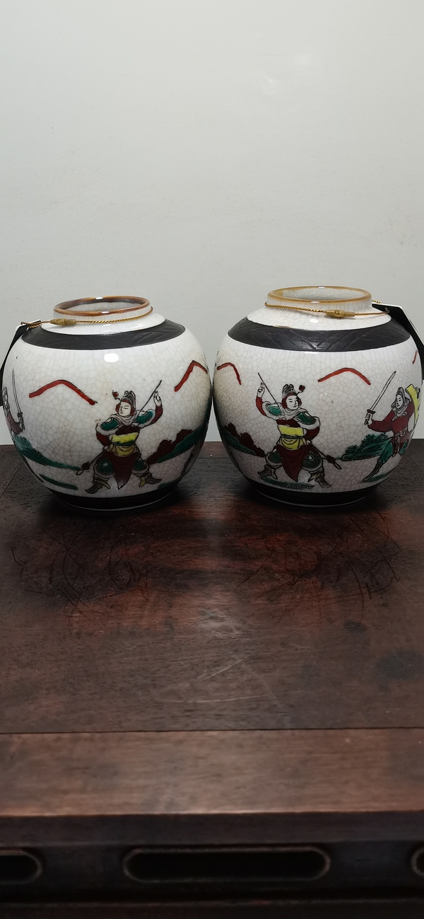 古玩陶瓷一對哥釉五彩人物紋罐拍賣,當前價格2300元