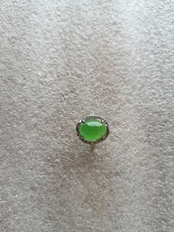 古玩玉器綠玉髓鑲嵌戒指拍賣,當前價格220元