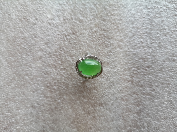 古玩玉器綠玉髓鑲嵌戒指拍賣,當前價格220元