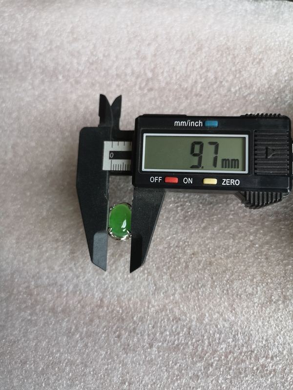 古玩玉器綠玉髓鑲嵌戒指拍賣,當前價格220元