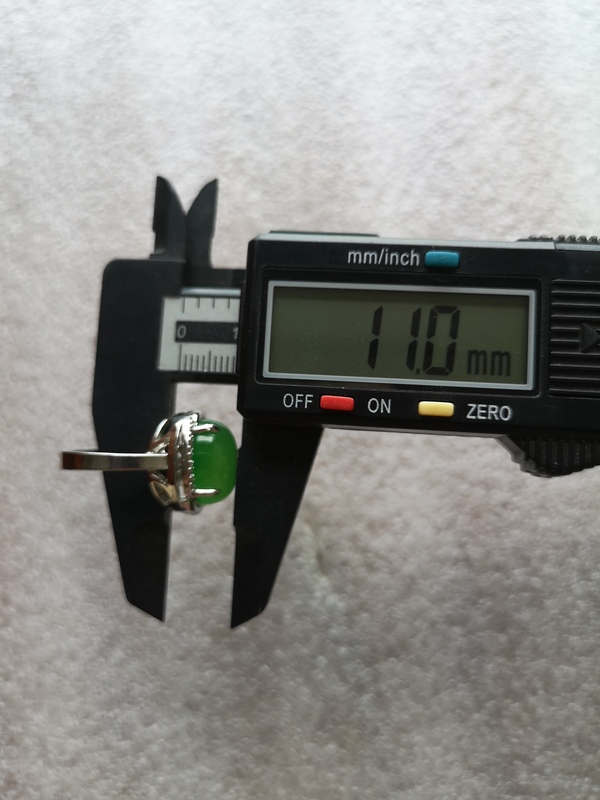 古玩玉器綠玉髓鑲嵌戒指拍賣,當前價格220元