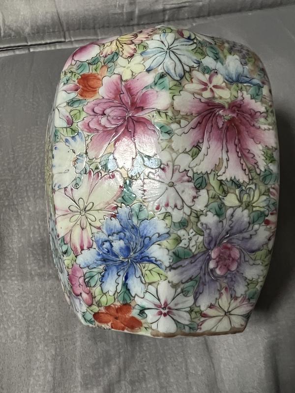 古玩陶瓷粉彩百花不落地紋八方蓋罐拍賣(mài),當(dāng)前價(jià)格5688元