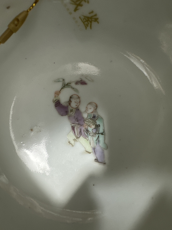 古玩陶瓷粉彩百子鬧春內(nèi)和合二仙圖碗拍賣,當(dāng)前價(jià)格10000元