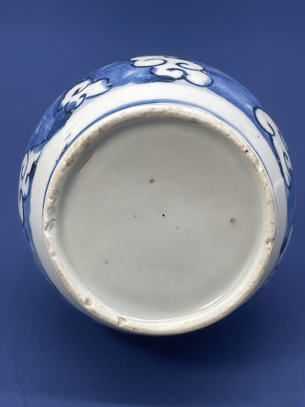 古玩陶瓷青花留白云龍三現紋長頸瓶拍賣,當前價格3600元