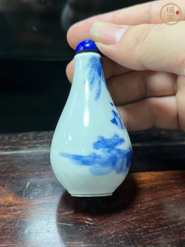 古玩陶瓷青花釉里紅人物紋鼻煙壺真品鑒賞圖