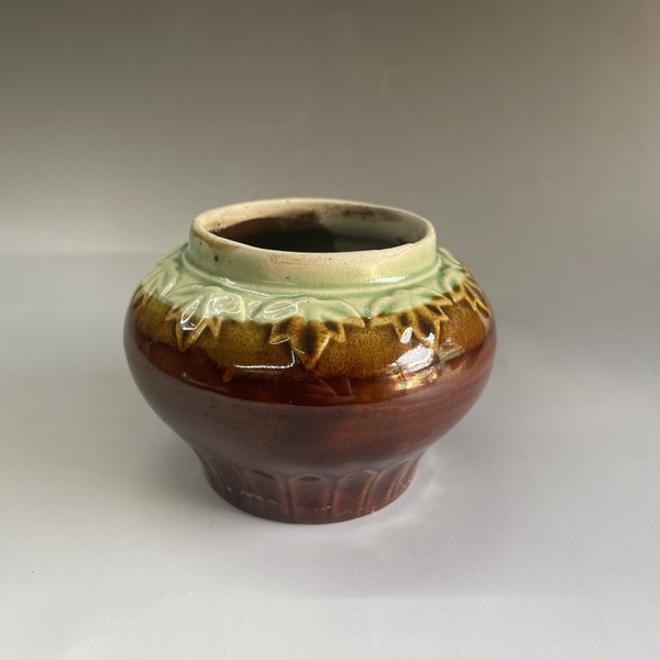 古玩陶瓷醬釉印花紋罐拍賣,當前價格500元