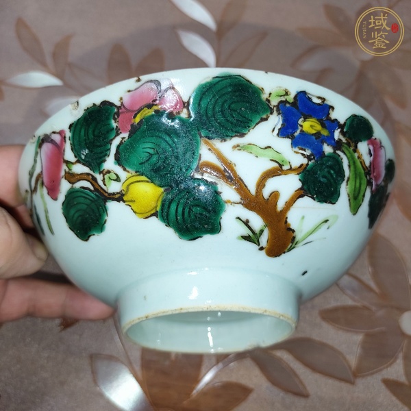 古玩陶瓷粉彩花卉紋碗真品鑒賞圖