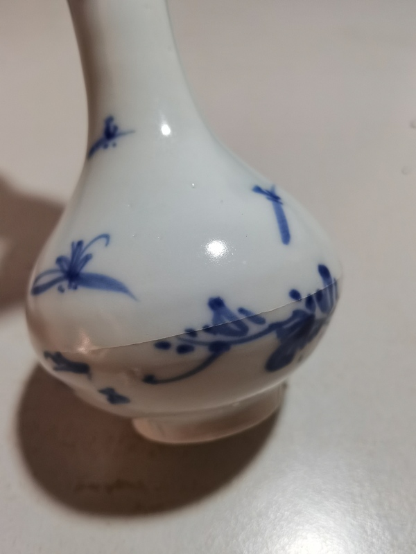 古玩陶瓷青花花卉紋撇口瓶拍賣(mài)，當(dāng)前價(jià)格1500元