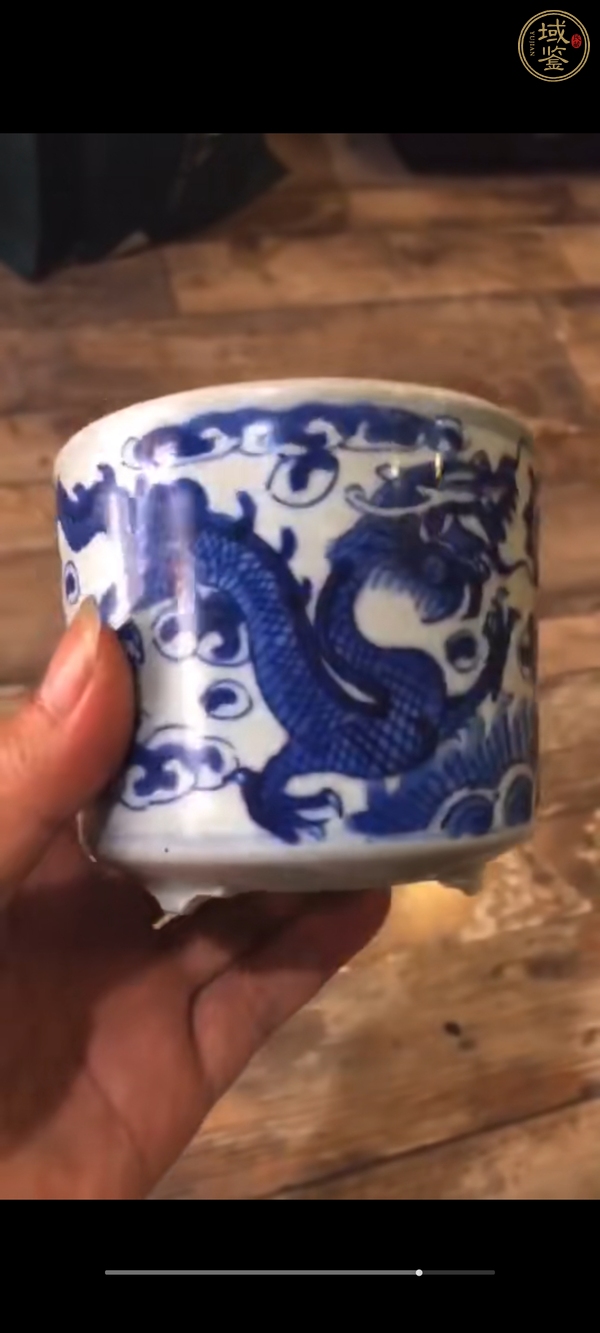 古玩陶瓷二龍戲珠青花三足筒式香爐真品鑒賞圖