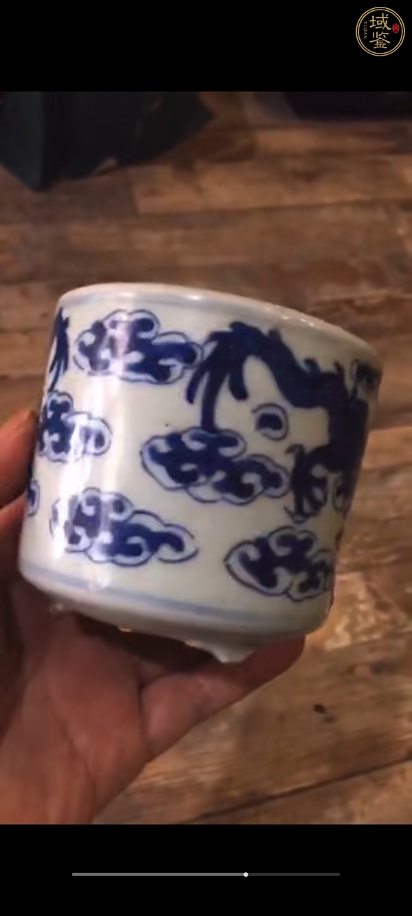 古玩陶瓷二龍戲珠青花三足筒式香爐真品鑒賞圖