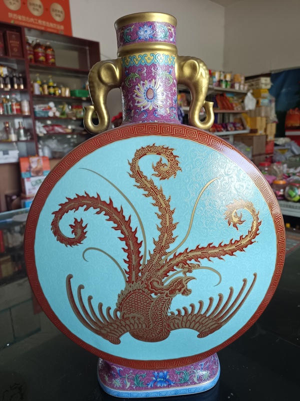 古玩陶瓷現代工藝品洋彩軋道龍鳳八吉祥紋象耳瓶拍賣,當前價格58888元