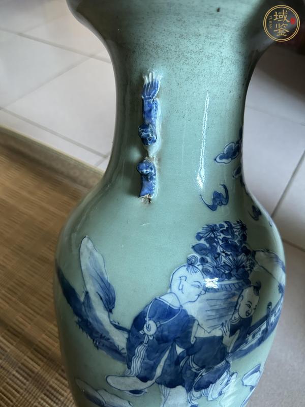 古玩陶瓷豆青釉青花瓶真品鑒賞圖