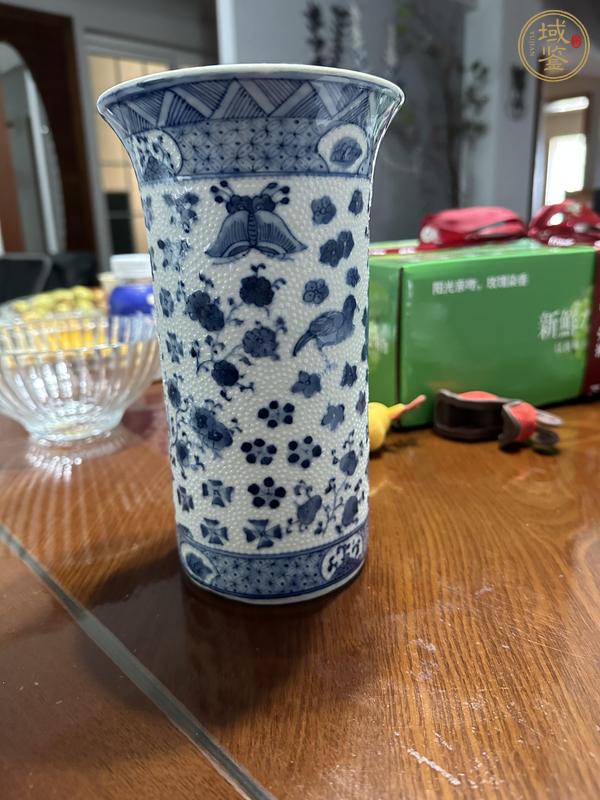 古玩陶瓷珍珠地青花花鳥蝴蝶紋筒瓶真品鑒賞圖