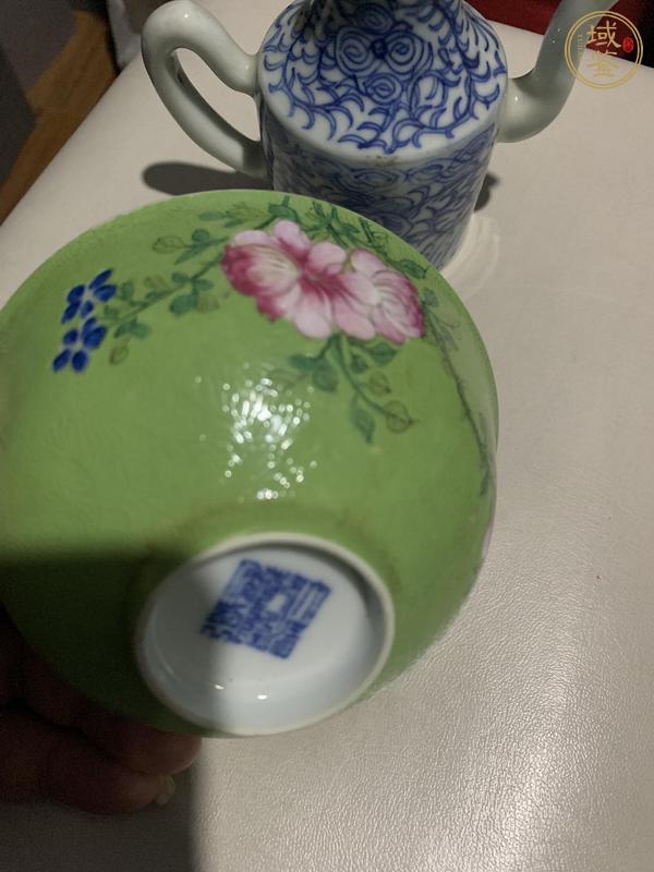 古玩陶瓷粉彩軋道花卉紋碗真品鑒賞圖