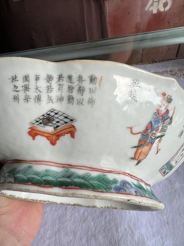 古玩陶瓷粉彩人物海棠貢盤拍賣,當前價格7777元