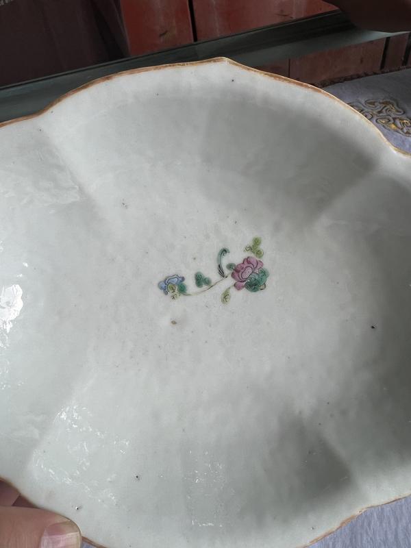 古玩陶瓷粉彩人物海棠貢盤拍賣,當前價格7777元