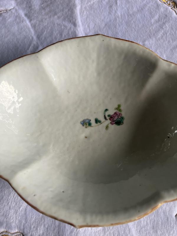 古玩陶瓷粉彩人物海棠貢盤拍賣,當前價格7777元