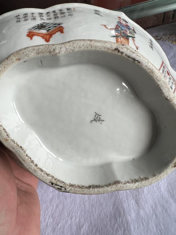 古玩陶瓷粉彩人物海棠貢盤拍賣,當前價格7777元