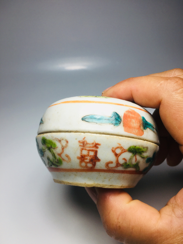 古玩陶瓷(晚清)粉彩花卉喜字紋蓋盒拍賣,當前價格264元