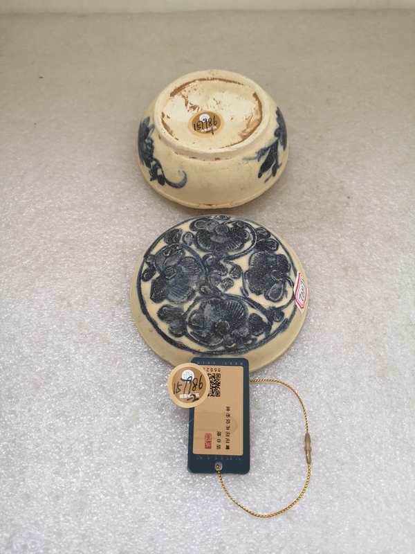 古玩陶瓷明中晚期青花花卉紋粉盒拍賣,當前價格1600元