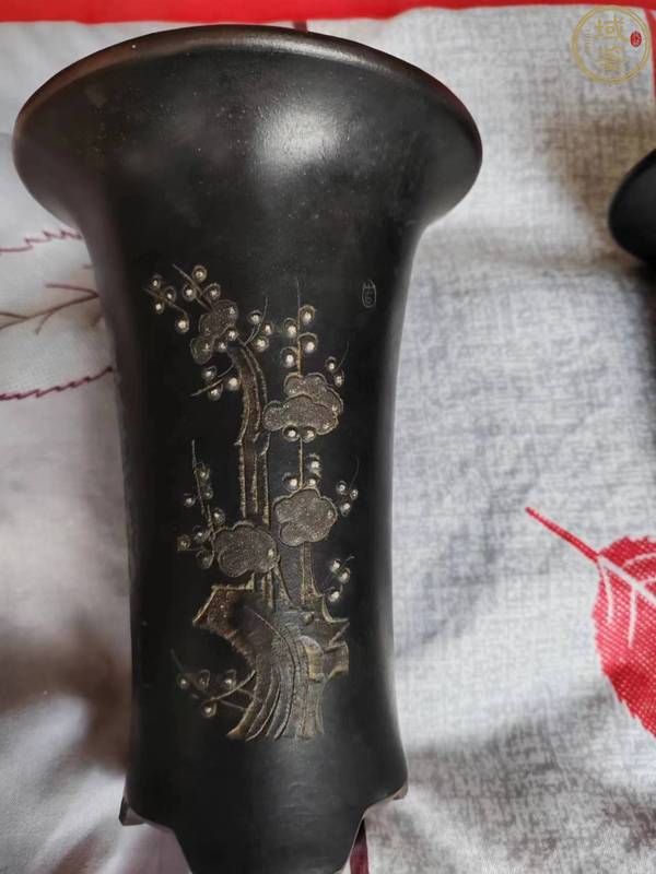 古玩陶瓷80.90年代紫砂刻畫梅花詩文花觚拍賣,當(dāng)前價格999元