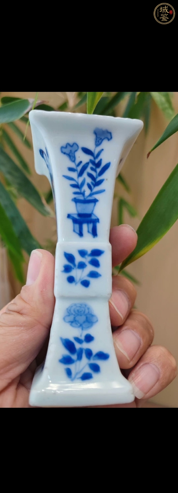 古玩陶瓷康熙·青花仕女花卉紋小花觚真品鑒賞圖