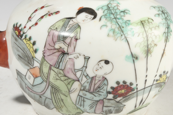 古玩陶瓷【21點20分截拍】民國·粉彩三娘教子紋提梁壺拍賣,當前價格2800元