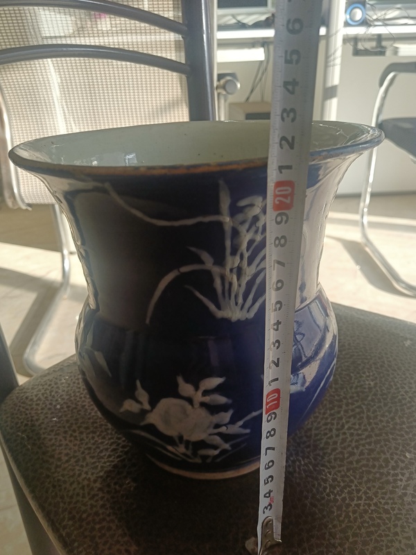 古玩陶瓷霽藍(lán)釉堆白四季花卉渣斗拍賣,當(dāng)前價(jià)格900元