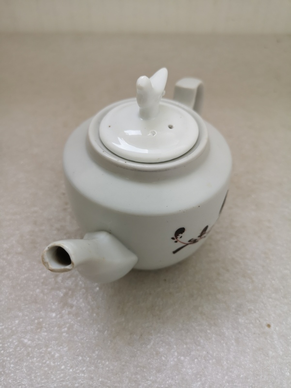 古玩陶瓷花鳥紋執(zhí)壺拍賣,當前價格220元