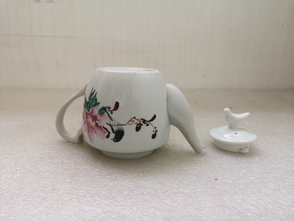 古玩陶瓷花鳥紋執(zhí)壺拍賣,當前價格220元