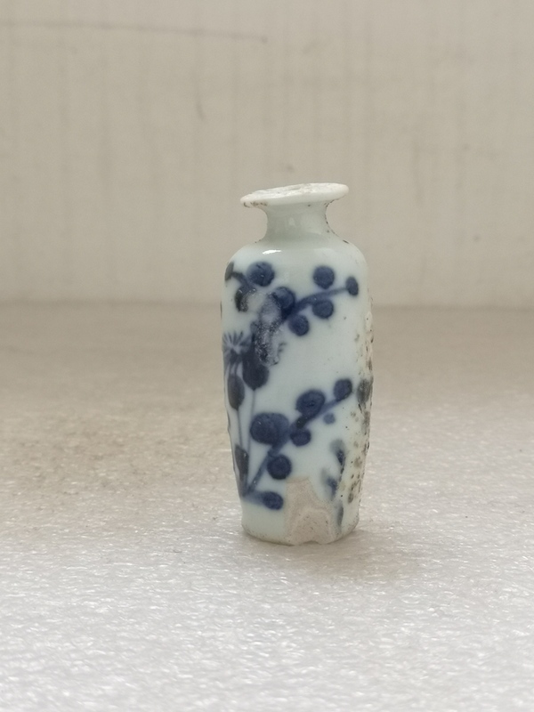 古玩陶瓷花卉紋青花瓶拍賣(mài)，當(dāng)前價(jià)格220元