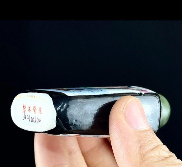 古玩陶瓷墨地開窗粉彩人物紋鼻煙壺拍賣,當前價格1200元