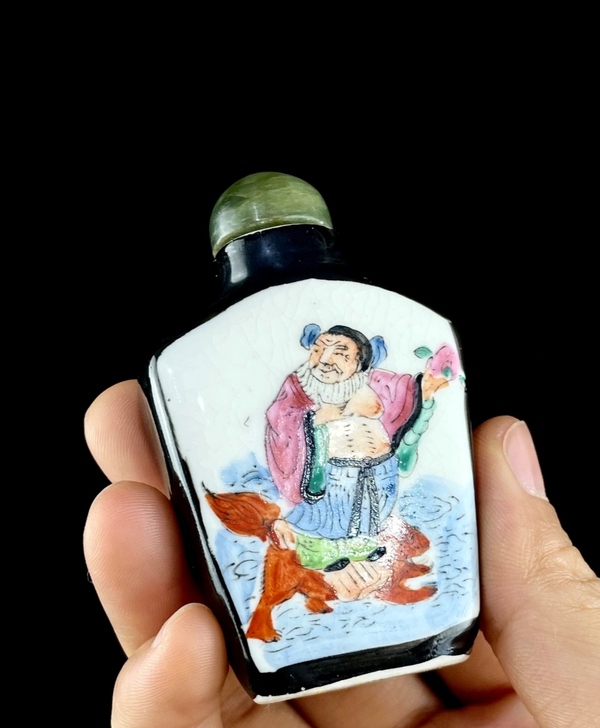 古玩陶瓷墨地開窗粉彩人物紋鼻煙壺拍賣,當前價格1200元