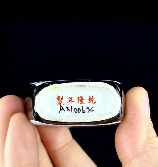 古玩陶瓷墨地開窗粉彩人物紋鼻煙壺拍賣,當前價格1200元