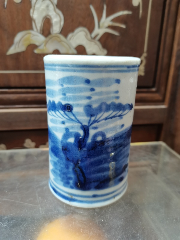 古玩陶瓷清中青花花卉紋筆筒拍賣(mài)，當(dāng)前價(jià)格2600元