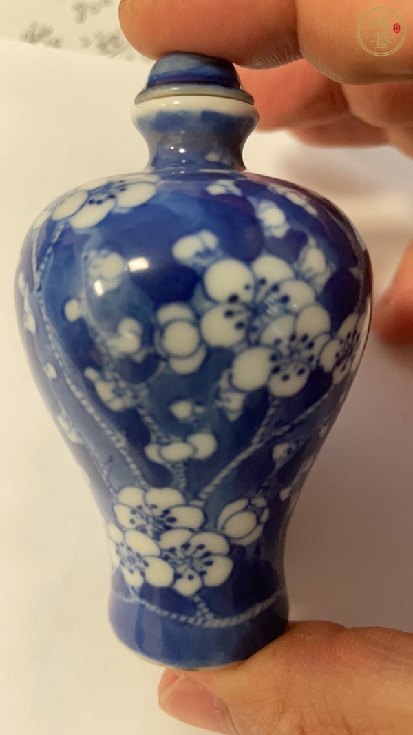 古玩陶瓷青花留白梅紋梅瓶式鼻煙壺真品鑒賞圖