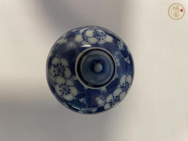 古玩陶瓷青花留白梅紋梅瓶式鼻煙壺真品鑒賞圖