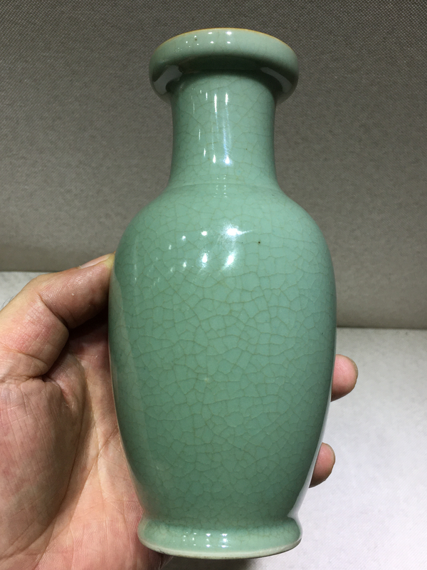 古玩陶瓷綠哥釉盤口瓶拍賣，當(dāng)前價(jià)格1600元