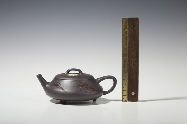 古玩陶瓷當(dāng)代·王文娟制天青泥刻蝦紋石瓢壺拍賣(mài)，當(dāng)前價(jià)格0元